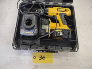 lot 36 image: Dewalt 14.4 Volt Cordless Drill, Wo...