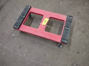 lot 123 image: 4-Wheel Dolly...