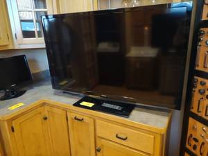 lot 172 image: Toshiba 49 Flat Screen TV with Rem...