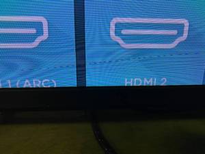 lot 975 image: 32H4030F3 Hisense 32 Class 720P HD LED LCD Roku Smart TV H4030F Series (small CUT across bottom of screen)