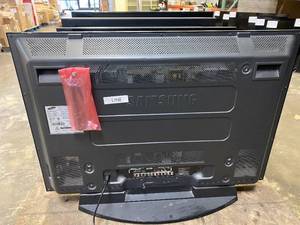 lot 986 image: Samsung HP-S4253 42 plasma HDTVE