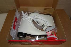lot 22 image: Hespeler Figure Skates -Size 1