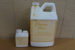 lot 29 image: Glamorous Wash Fine Laundry Detergent -High Maintenance