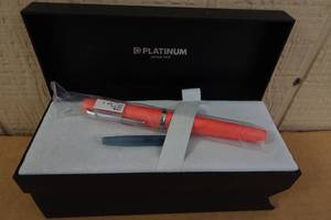 lot 33 image: Platinum Fountain Ink Pen