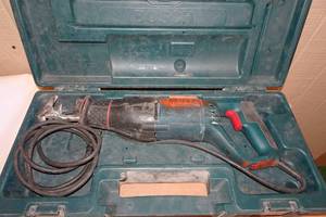lot 69 image: Bosch RS5 Corded Reciprocating Saw with Hard Case - 9 Amp