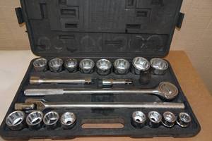 lot 70 image: Pittsburgh 20 Piece Jumbo Socket Set -34 Drive 19-50MM - with 12 Adapter