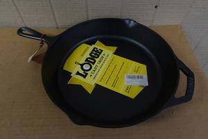 lot 87 image: Lodge Cast Iron 12 Skillet