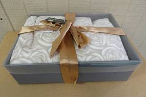 lot 91 image: Casa Zeta-Jones Reversible Plush Robe -One Size Fits Most