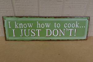 lot 110 image: Tin Wall Art I Know How to Cook