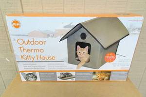 lot 142 image: K&H IndoorOutdoor Thermo Kitty House