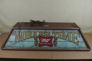 lot 161 image: Vintage Miller High Life Beer Miller Time Pool Table Light -1982