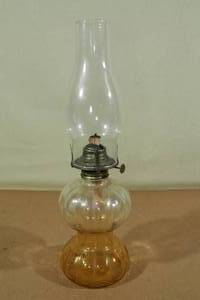 lot 177 image: Vintage KeroseneOil Lamp