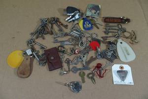 lot 181 image: Assorted Vintage Keys, Keychains, 1932 Chauffeurs Badge