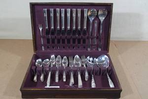lot 223 image: 76 Piece Silverplate Flatware with Case