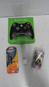 X-Box one controller, Antena adapter, FM Transmitter, Phone Plug