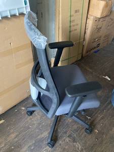 lot 14 image: HON Ignition Chair