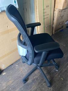 lot 51 image: HON Ignition Chair
