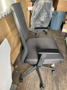 lot 12 image: HON Mesh Back Chair