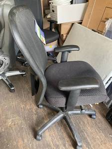 lot 2 image: Tempurpedic Office Chair