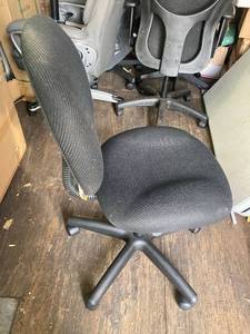 lot 24 image: Basic Office Chair