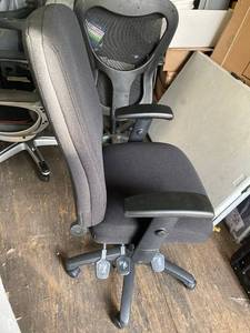 lot 3 image: HON High Back Task Chair
