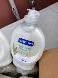lot 69 image: Softsoap Aloe