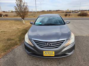 lot 1 image: 2011 Hyundai Santa Fe