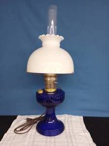 lot 6 image: 1995 Aladdin Lincoln Drape Cobalt  Blue Lamp