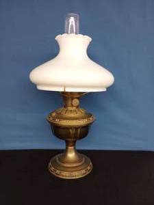 lot 8 image: Antique Brass Aladdin Oil Lamp