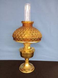 lot 9 image: Vintage Alladin Kerosene Lamp