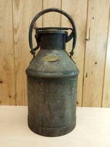 lot 32 image: Antique 5 Gallon Standard Oil Can
