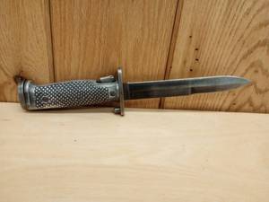 lot 47 image: Army Bayonet