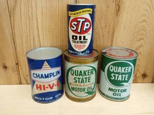 lot 57 image: Assorted Vintage Oil Cans Quaker State ,and Champlin 1 Quart Cans