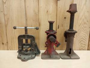 lot 61 image: Vintage Car Jacks & Pipe Vise
