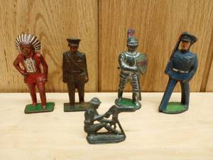 lot 122 image: Vintage Cast Army Men