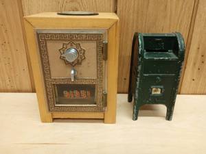 lot 124 image: Vintage US Wood Post Office Box Coin Bank and Cast US Mailbox Coin Bank