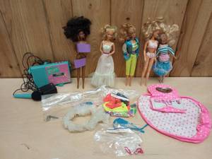 lot 134 image: Vintage 1980s Barbies and Accessories