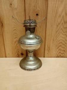 lot 147 image: Antique Aladdin Model No. 6 Lamp