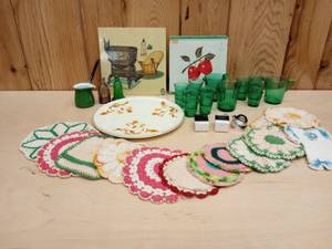 lot 167 image: Vintage Childs Agate Pitcher and Glasses, Handmade Pot Holders, Hot Pads