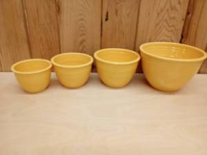 lot 169 image: Vintage Gold Fiesta Ware nesting Mixing Bowls