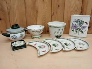 lot 170 image: Assortment of Portmerion Botanic Garden Dishes