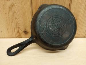 lot 173 image: Griswold 3 Cast Iron Pan