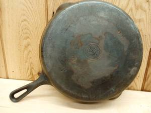 lot 175 image: Griswold No10 Cast iron Pan