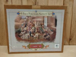 lot 191 image: 1999 New In Box Grandeur Noel Collectors Edition 9 Piece Porcelain Nativity Set