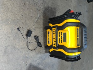 1600 Peak Amp Portable Car Jump Starter with 120 PSI Digital Air Compressor and 500-Watt Inverter
