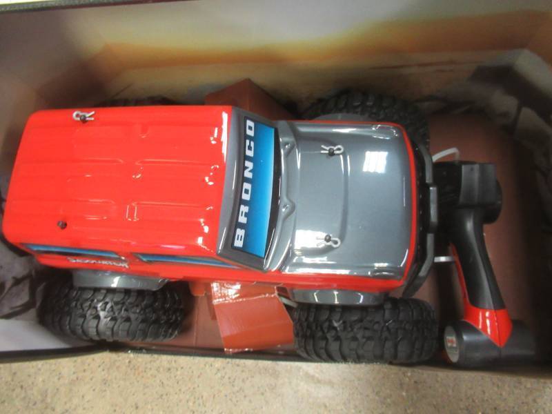 lot 664 image: Maisto Ford Bronco Sasquatch 4x4 110 Scale Remote Control Vehicle - Missing Charger, Not Tested, SOLD AS IS