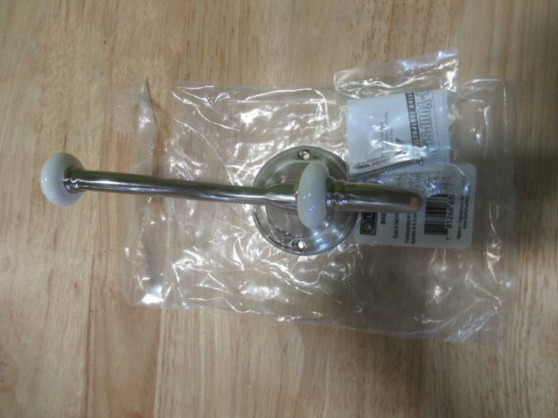 lot 224 image: (10 Pack) Liberty 6.69 Brushed Nickel Caot and Hat Hook With Porcelain Tips