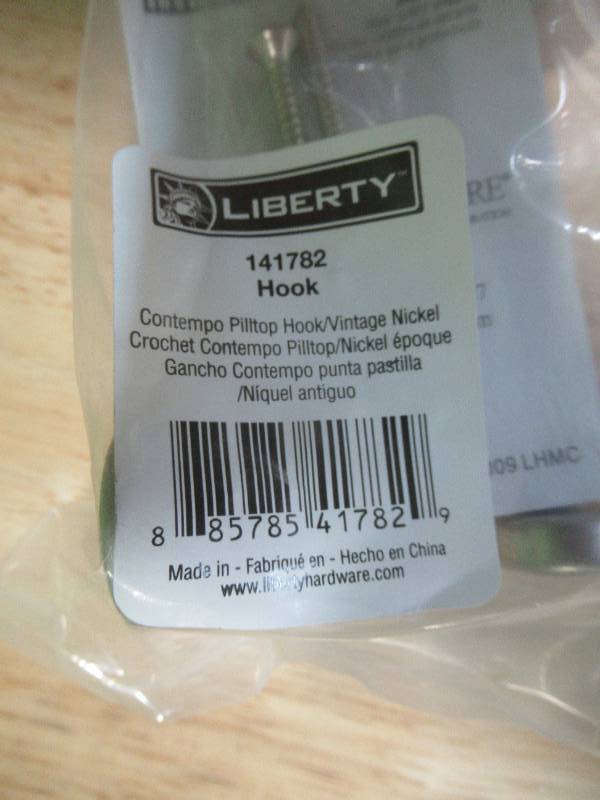 lot 236 image: (10 Pack) Contempo 4 Bedford Nickel Pilltop Hook