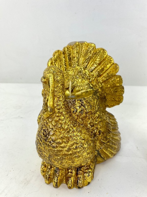 lot 199 image: 2 Luminara Flameless Candles, Gilt Turkey and We Gather Together