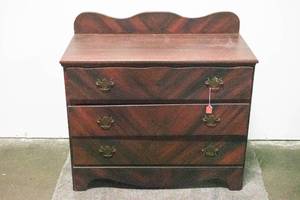 lot 79 image: Vintage 3 Drawer Red Painted Wood Dresser